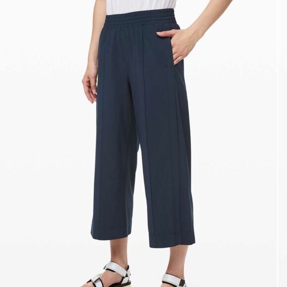 Lululemon Wanderer Culotte True Navy 12 - Picture 1 of 10